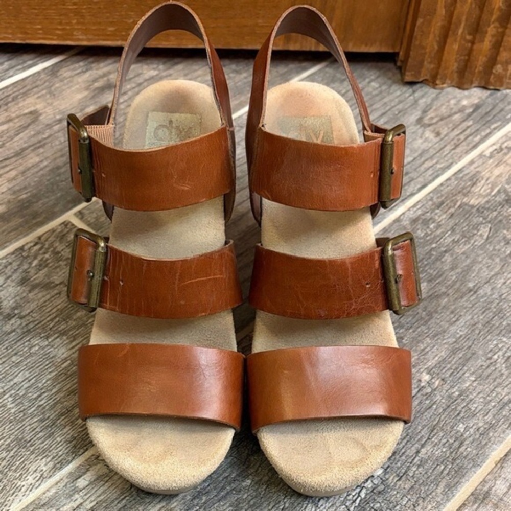 Elegant Tan Leather Women's Sandals